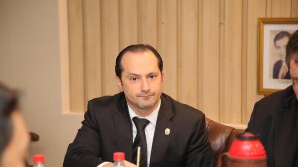 Yolanda Paredes cuestiona que ministro de la Senad no haya denunciado caso de agente “topo”