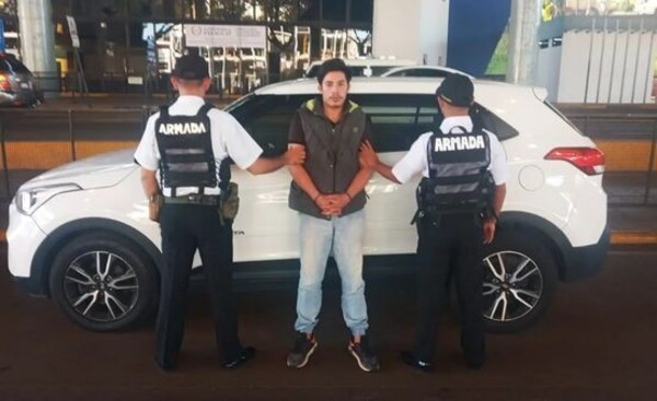 Detienen a joven con camioneta de dudosa procedencia