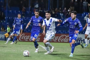 Sol gana sobre la hora y escapa de la zona roja