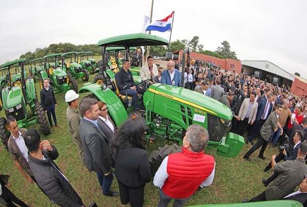Itaipú entrega maquinaria vía la criticada Unops - Política - ABC Color