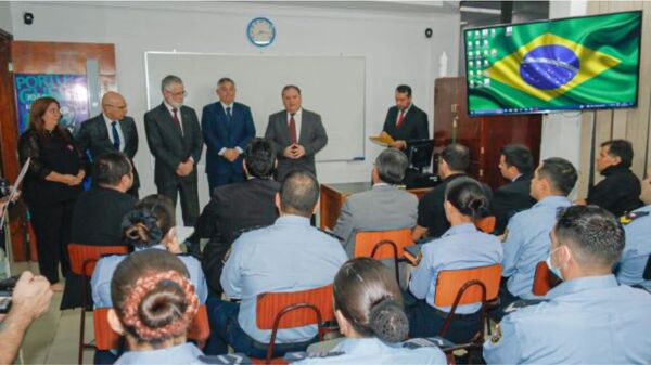 Capacitan a agentes policiales en estrategias de prevención de uso de drogas