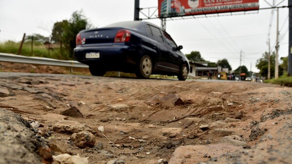 Con grandes baches en avenidas, San Lorenzo recibe a visitantes