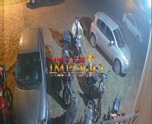 Hurtan motocicleta de un complejo deportivo en el barrio Guaraní - Radio Imperio 106.7 FM