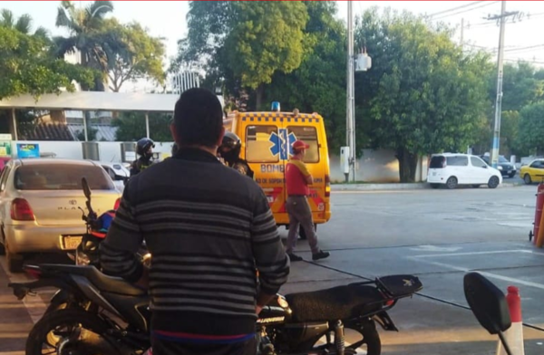 FUE AL BAÑO DE UNA ESTACIÓN DE SERVICIO Y MURIÓ EN EL WATER