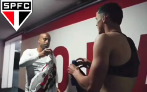 Versus / Ramón Sosa protagonizó un momento curioso con una estrella del Sao Paulo
