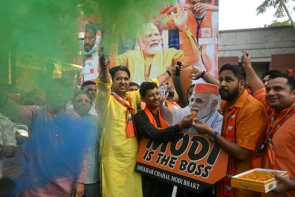 La India entre la decepción y júbilo ante la estrecha ventaja de Modi en el recuento - Mundo - ABC Color