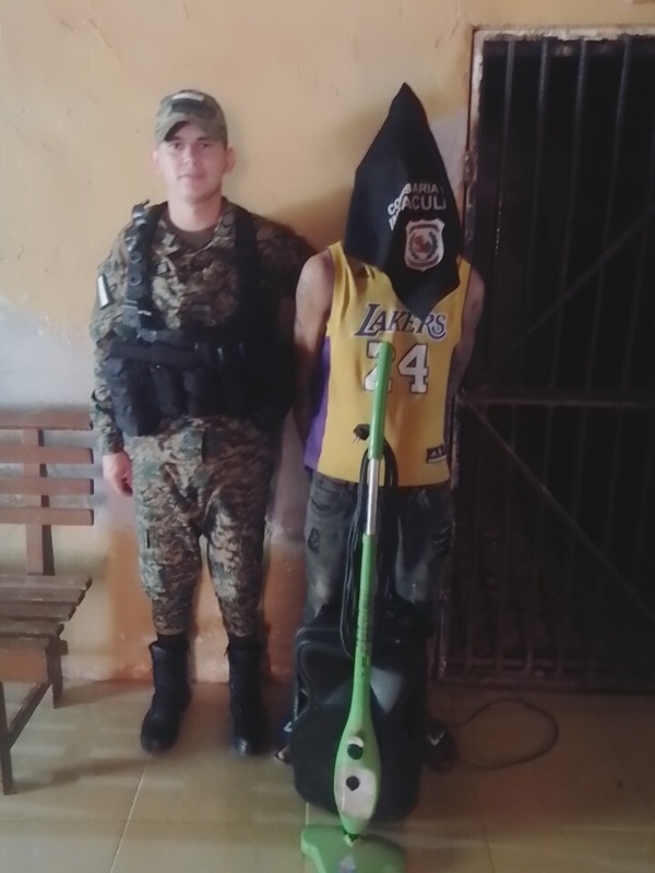 Presunto adicto roba a su vecina: Detención y recuperación de objetos hurtados