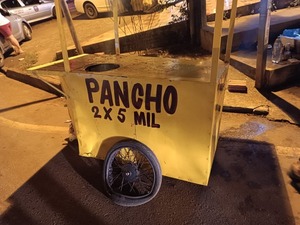 Automóvil choca contra carrito panchero y provoca cadena de colisiones en Ciudad del Este - ADN Digital