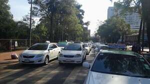 Taxistas quieren ordenanza que restringe competencia en Ciudad del Este - ABC en el Este - ABC Color