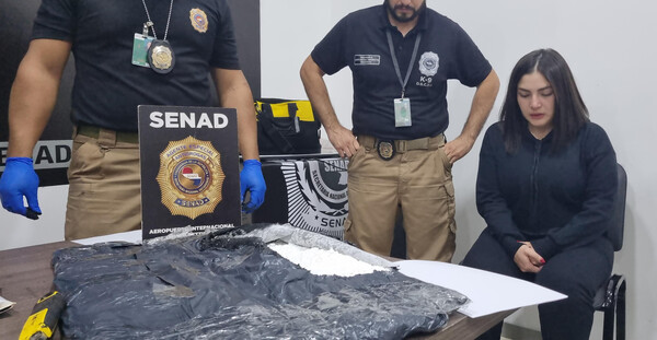 SENAD detuvo a “mula” que pretendía viajar con casi 5 kilos de cocaína
