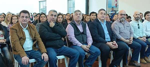Socializan programas Ñe’êry con docentes de Alto Paraná: piden trabajar en los conceptos - ABC en el Este - ABC Color