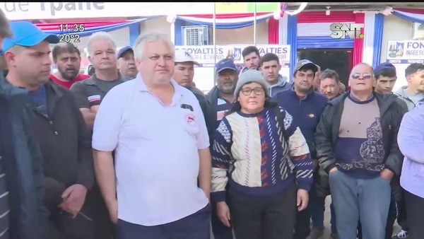 Pasajeros y conductores se manifiestan frente al municipio de Ypané - SNT