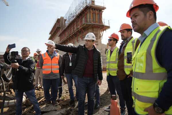 Comitiva parlamentaria realizó visita técnica a obra de maquinización Aña Cua