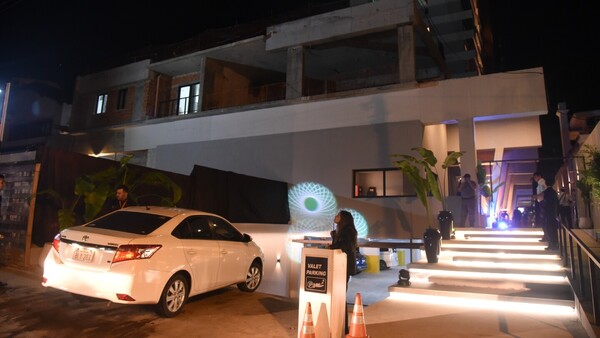 Ameno cóctel de inauguración