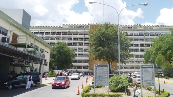 Nuevo suplicio para asegurados en IPS Central: Filas a la intemperie y sin baño para mujeres
