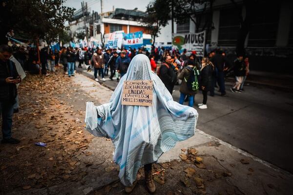 Pobreza trepa a 55,5% en el primer trimestre, según informe en Argentina - Mundo - ABC Color