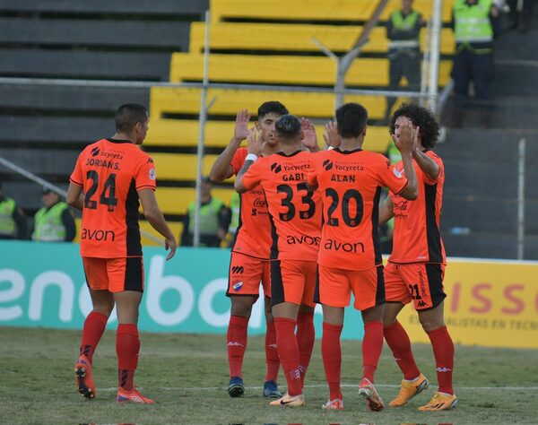 Bernay prepara el último partido y la pretemporada de Nacional · Radio Monumental 1080 AM