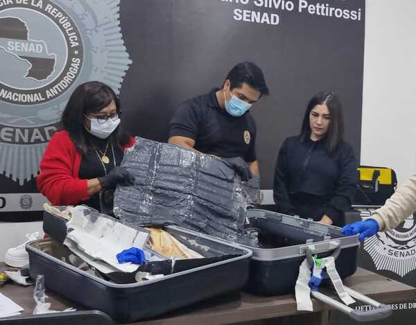 Detienen a una joven que pretendía viajar con casi 5 kilos de cocaína a Europa - ADN Digital
