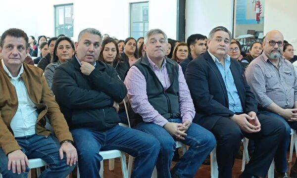 Ministro pide a docentes a fortalecerconocimientos para hacer que los niños comprendan lo que leen