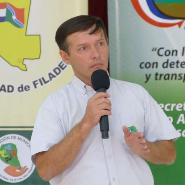 Nueva polémica de Chaqueñito: Intendente dice que tuvo intenciones de responder, pero Chaqueñito eliminó mensajes - Política - ABC Color