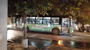 Ómnibus descompuesto y pasajeros atrapados en Asunción - Crónicas Ciudadanas - ABC Color