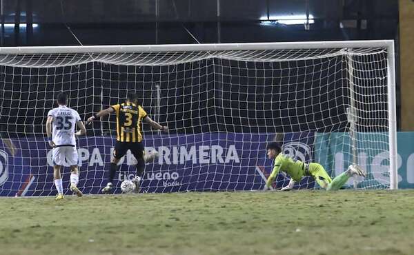Guaraní vs. Sportivo 2 de Mayo: Remontada con diez y victoria del aurinegro - Fútbol - ABC Color