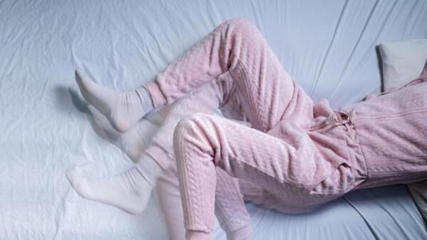 Piernas inquietas: Científicos descubren las causas y apuntan posibles tratamientos