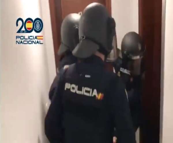 Video: Policía española libera a mujeres de Colombia y Venezuela explotadas sexualmente - Mundo - ABC Color