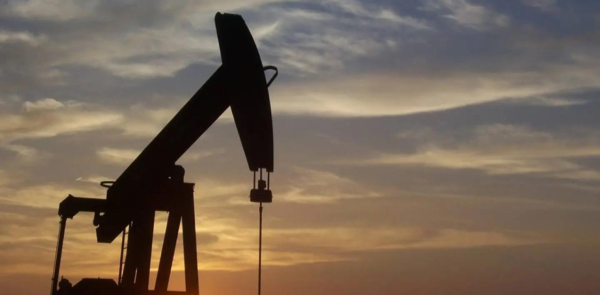 El petr贸leo de Texas baja un 3,6% tras la decisi贸n de la OPEP+ de prolongar sus recortes - Revista PLUS