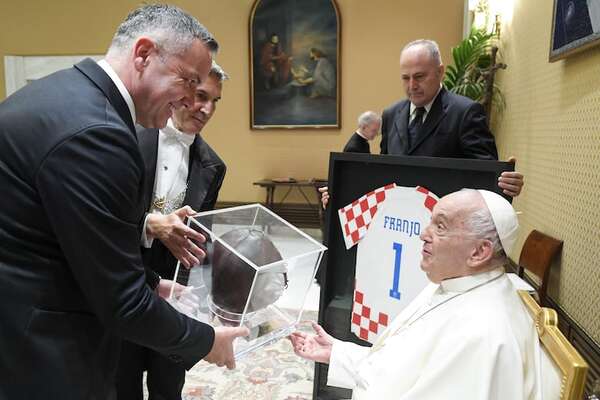 El papa recibe a la selección croata a 10 días de debutar frente a España en la Eurocopa - Mundo - ABC Color