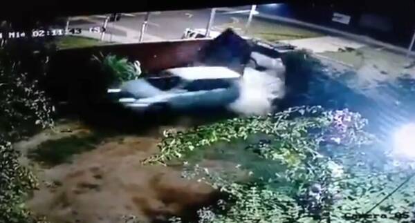 [VIDEO] Milico ka'ure chocó contra una vivienda y de yapa ¿agredió a la propietaria?