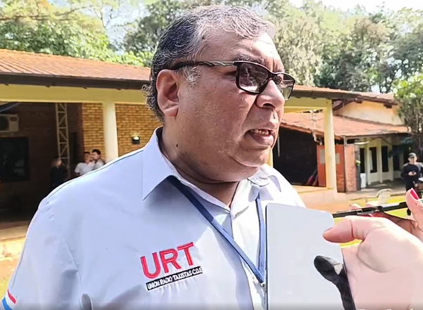 Taxistas exigen identificación para vehículos de plataforma - La Clave