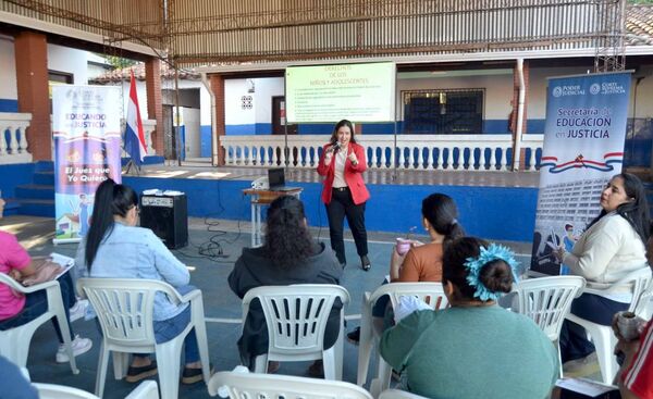 Charla preventiva y educativa a padres sobre violencia en niños y adolescentes