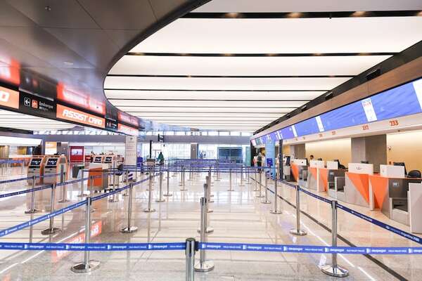 Paro en aeropuertos argentinos: Dinac analizará afectación a vuelos desde Paraguay - Nacionales - ABC Color