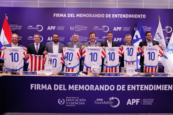 Versus / La APF junto con MEC y FIFA presentan un programa de educación para niños de escuelas públicas