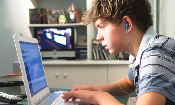 Tras la adicción de los adolescentes a Internet se asocia a cambios en las redes neuronales - OviedoPress