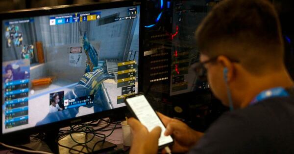 Diario HOY | Descubren cómo influye la adicción a Internet en el cerebro de los adolescentes