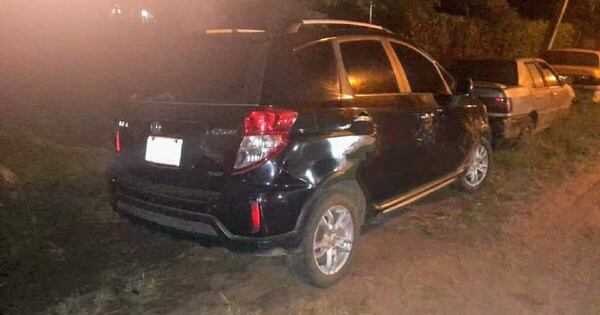 Diario HOY | Pareja acabó detenida tras ser descubierta “en pleno acto” dentro de un auto