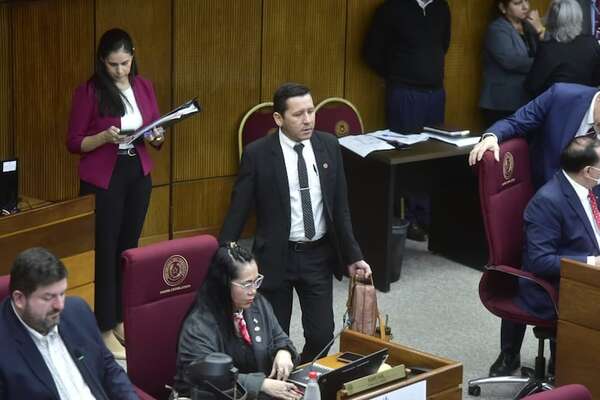 Senado salva a “Chaqueñito” de suspensión o amonestación por amenazar a funcionaria - Política - ABC Color