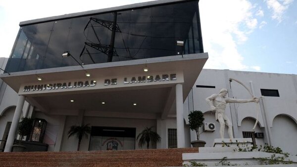 Chocó contra escombros y su familia accionaría por ello contra la Municipalidad de Lambaré