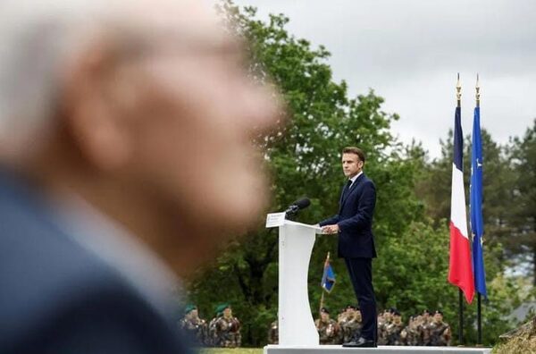 Macron homenajea a la resistencia en el primer acto de homenaje al Desembarco de Normandía - San Lorenzo Hoy
