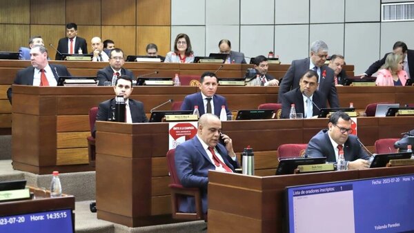 Blindaje azulgrana salva a Chaqueñito de sanción por maltrato a funcionaria - Radio Imperio 106.7 FM