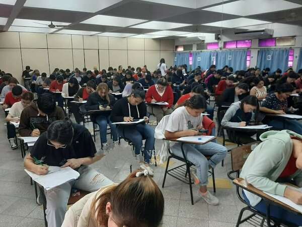 Medicina UNA: postulantes piden abrir más cupos para el ingreso al cursillo - Nacionales - ABC Color