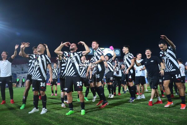 Versus / Los 4 jugadores que festejan un título por primera vez con Libertad