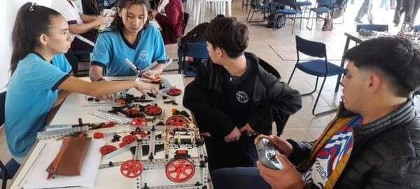 Estudiantes de escuela de Itauguá ganan torneo amistoso de robótica del ASA - Nacionales - ABC Color