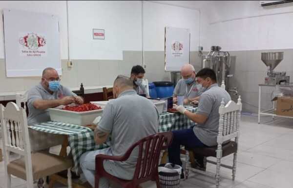 Acusados en “A Ultranza PY” y en otras causas de tráfico “trabajan” en la fábrica de picante