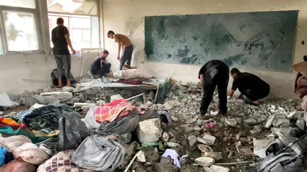 Ataque aéreo israelí mata a decenas de refugiados en una escuela de la ONU