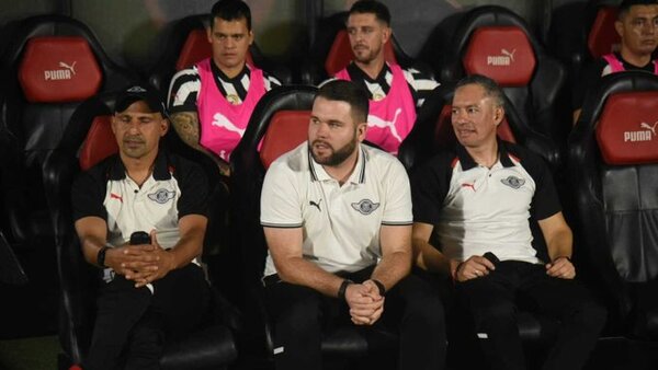 Ariel Galeano agranda su palmarés como entrenador