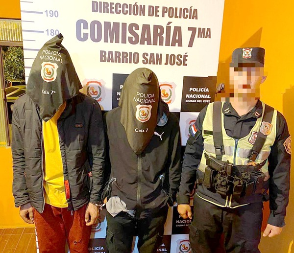 Atrapan a presuntos motochorros con cuchillos y armas de juguete - La Clave