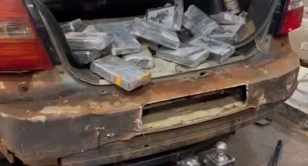 Abandona a su pareja y a sus hijos en Brasil tras ser descubierto con 118 paquetes de cocaína - ABC en el Este - ABC Color